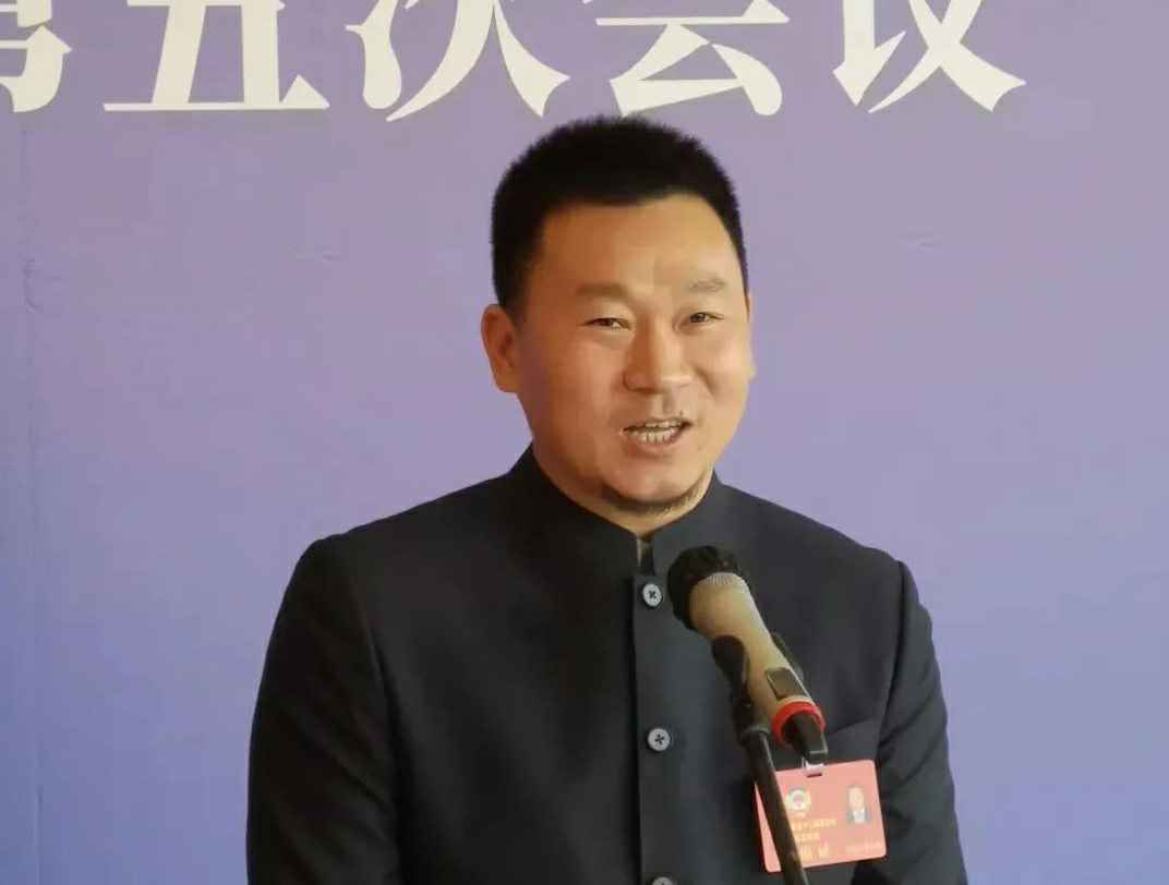 202204221343.jpg 为进一步展示市政协团结、民主、开放、自信的形象,向市民和网友展示政协委员的履职风采,中山市政协十二届五次会议在2月4日上午开幕前开设“委员通道”,市政协委员、爱游戏ayx网站登录入口-爱游戏(中国)公司总经理陈朝阳走进“委员通道”,回应社会关切的问题。他就如何做好城市应急管理规划的问题进行发言,并回答记者提问。.jpg